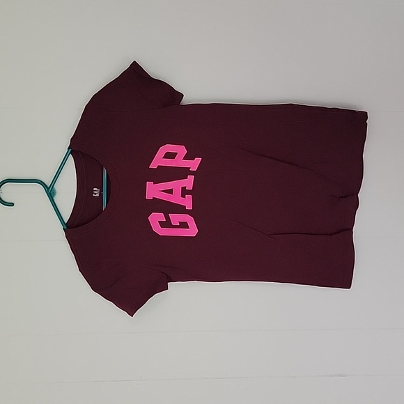 GAP Tops - GAP Shortsleeve Classic Tee Maroon Size Small